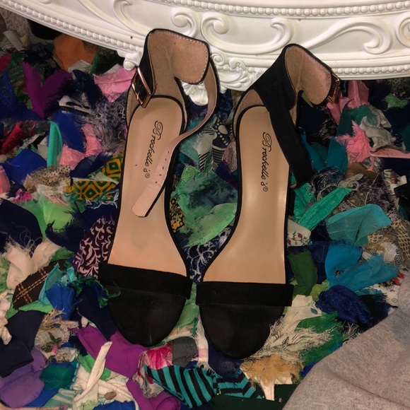 Causal Heels. - Picture 1 of 1